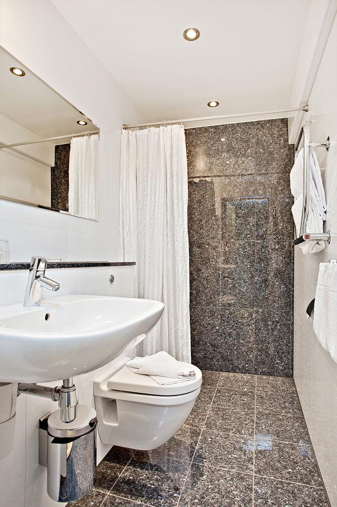 Western Arena Hotel 3*